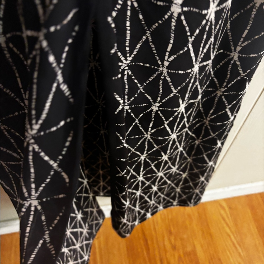 A.L.C. 0 - 2 silk geo maxi dress cutout back, two front pockets black and white - Picture 5 of 6
